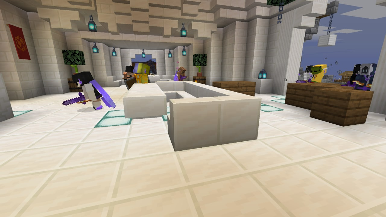 Митингующие у входа в здание СП КВКВиГД